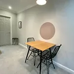 Stylish Apartment For 2 Nr Centre & Victoria Park